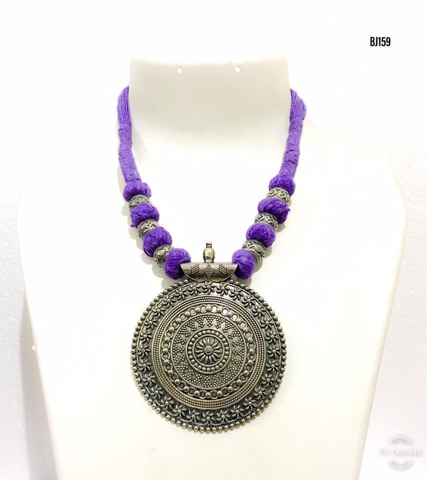 Handloom chettinad saree with contrast neckpiece