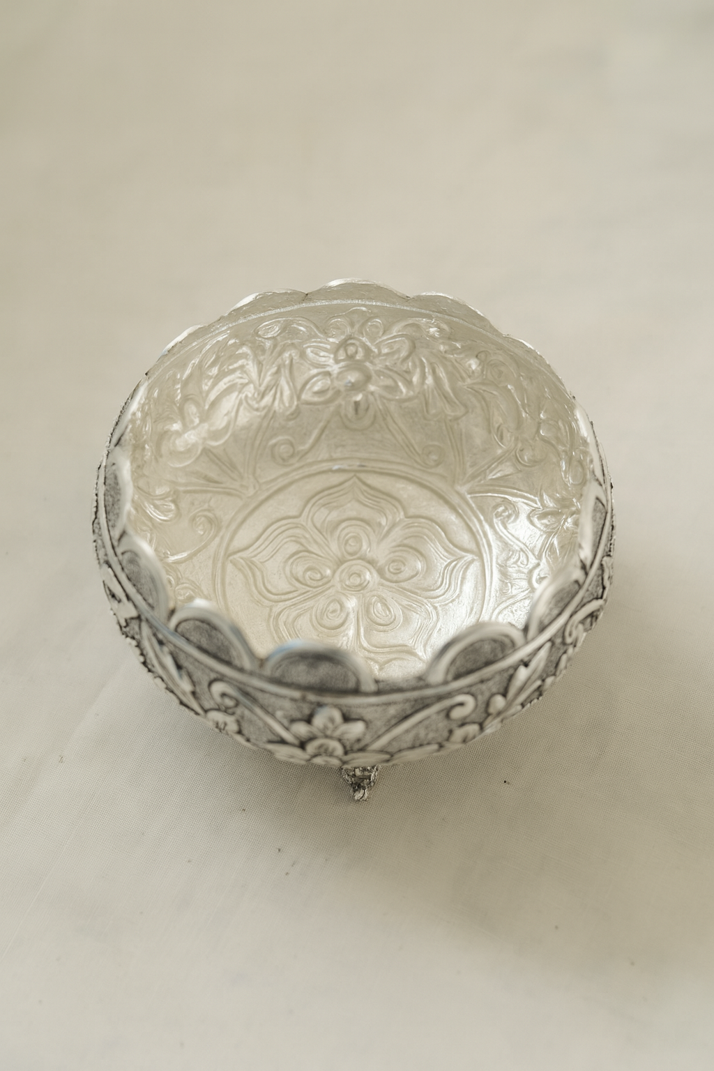 UJ Designs Handcrafted Antique Silver Finish Pooja Bowls – Floral Engraved Pair for Temple Decor