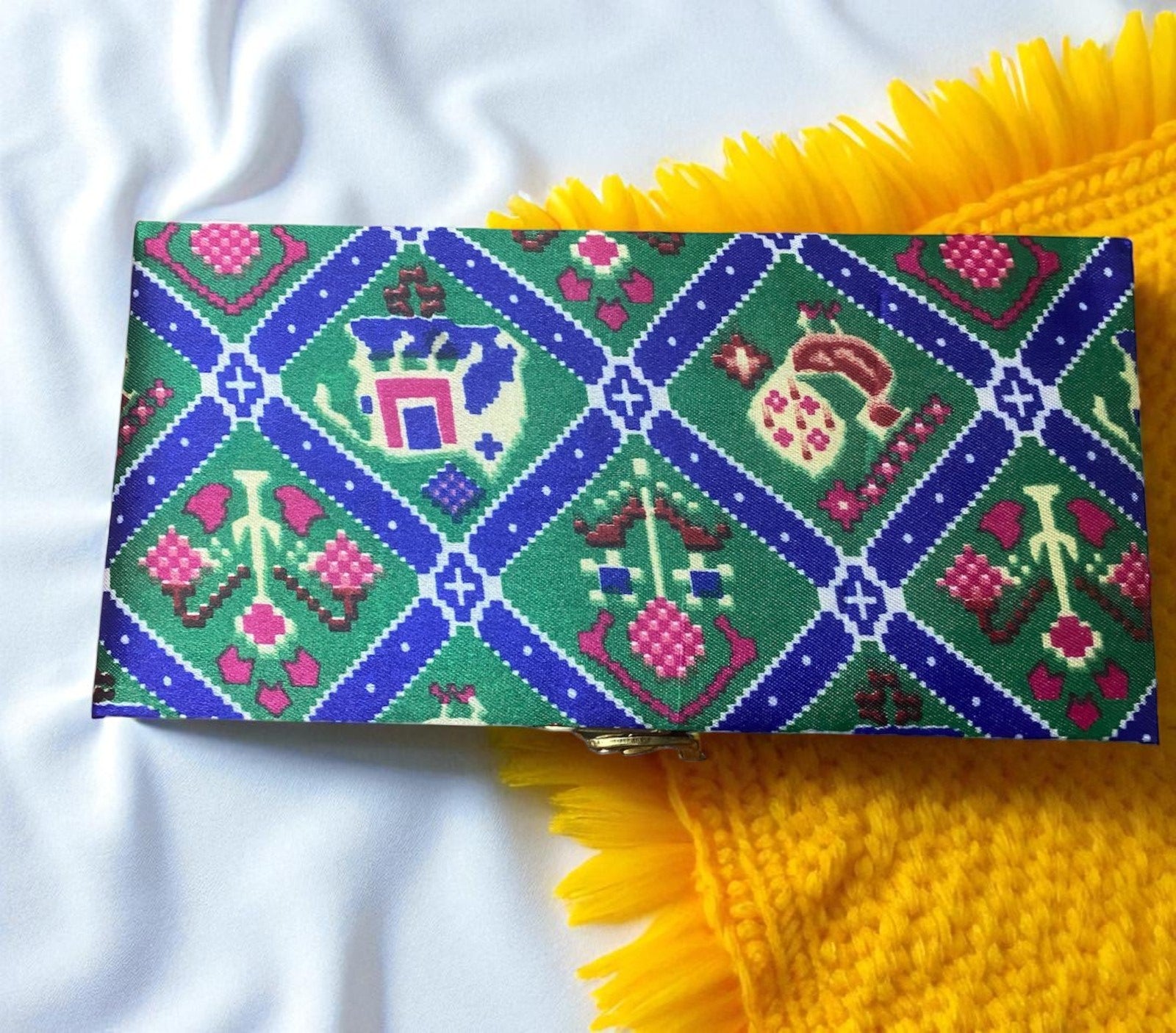 Shagun box in patola design