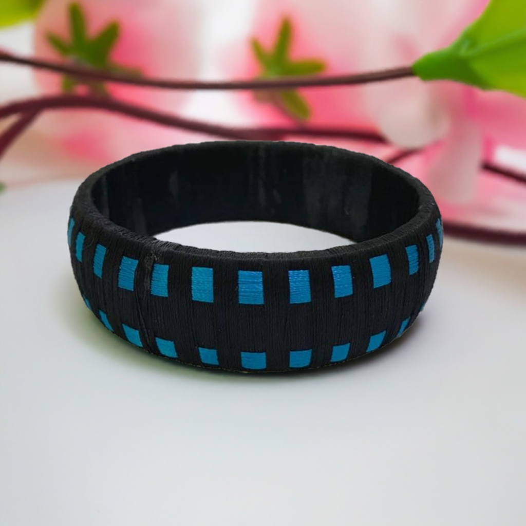 Silk thread single bangle chequered design